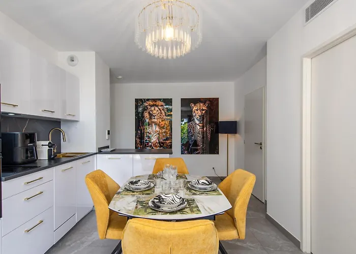 شقة Joli Deux Pieces - Terrasse - Parking - Eb *